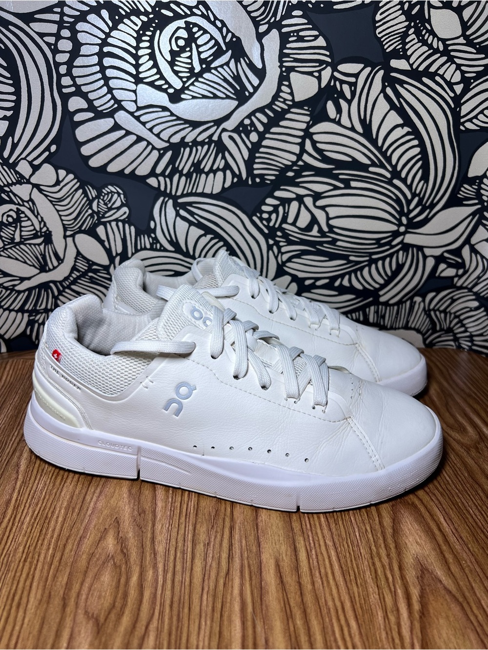 On cloud the Roger women’s size 7